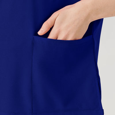 Uniforme médico de mujer azul real con bolsillos superiores