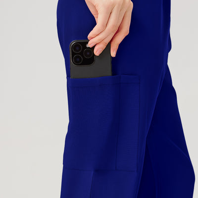 Uniforme médico de mujer azul real con bolsillos grandes en los pantalones