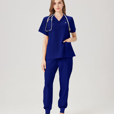 Uniforme médico femenino azul real, modelo con efecto de exhibición