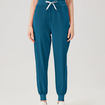 Vista frontal del pantalón de bata quirúrgica de mujer