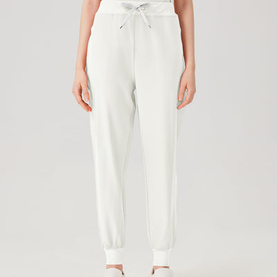 Uniforme de trabajo blanco de mujer, vista frontal del pantalón.