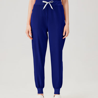 Uniforme médico de mujer azul real, vista frontal del pantalón.