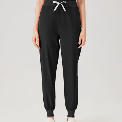 Bata quirúrgica negra JelriSoFit® para mujer, vista frontal del pantalón