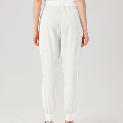 Uniforme de trabajo blanco de mujer, vista posterior del pantalón.