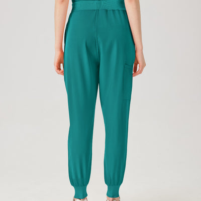 Uniforme médico de mujer verde esmeralda, vista posterior del pantalón.