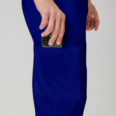 Bata quirúrgica azul rey JelriSoFit® para hombre, vista lateral del pantalón