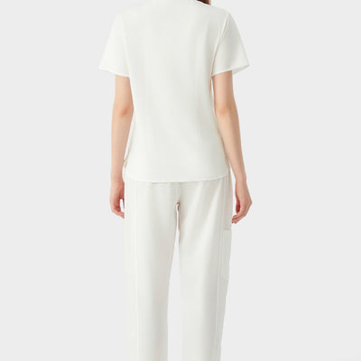 Uniforme médico blanco femenino, vista posterior