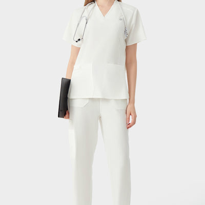 Uniforme médico blanco de mujer, imagen de modelo