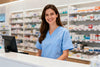 ¿Qué indumentaria debe usar el personal que trabaja en farmacias?