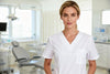¿Qué color de ropa interior usar bajo uniformes médicos blancos?