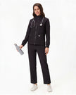 Uniforme médico negro profesional con estetoscopio