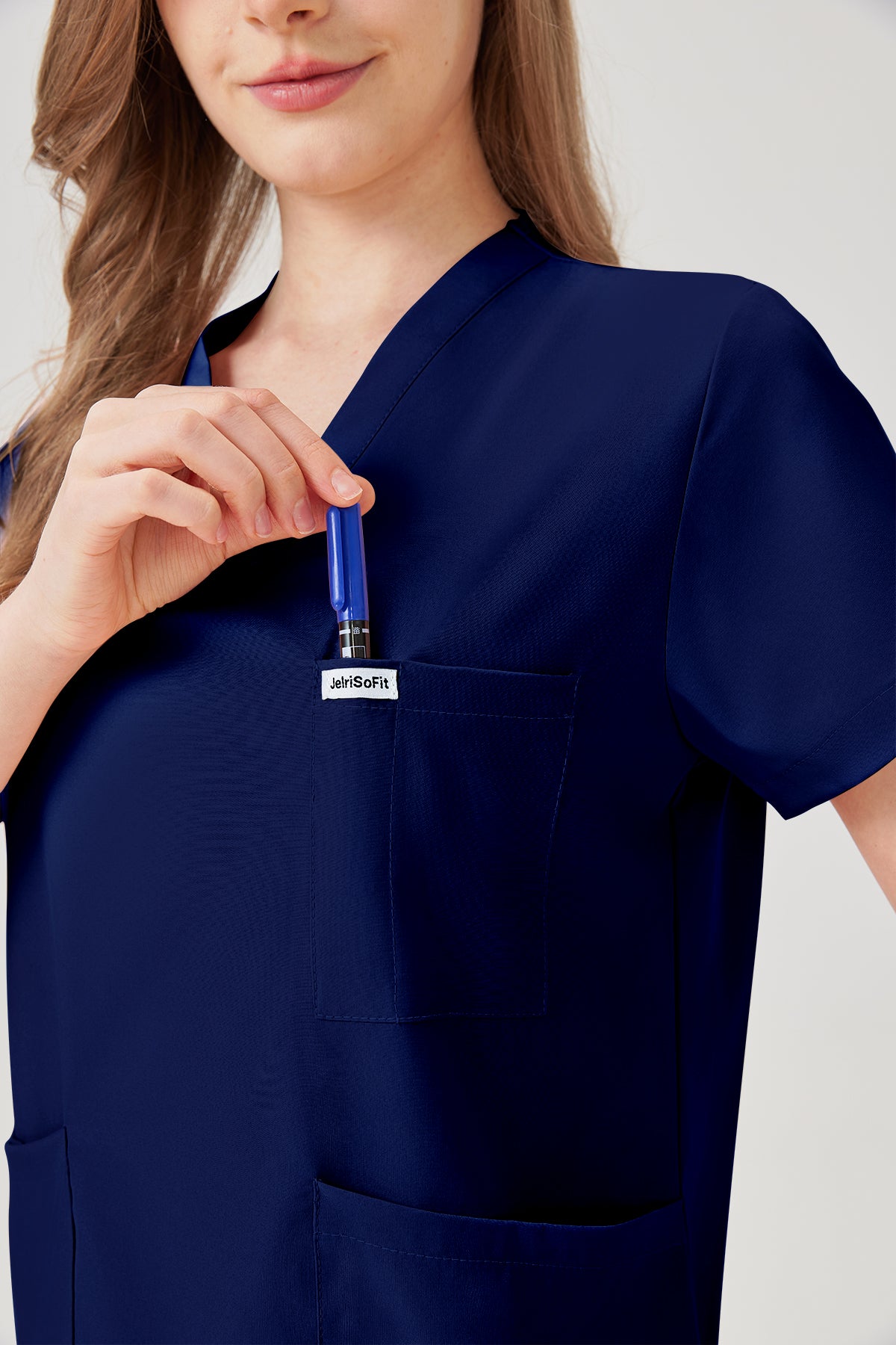 Bata quirúrgica de mujer azul marino con bolsillos multifunción
