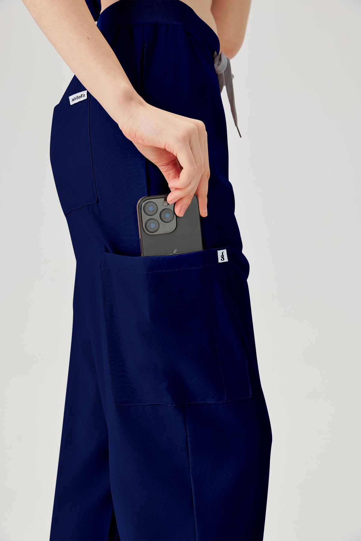 Bata quirúrgica azul marino para mujer, vista lateral del pantalón