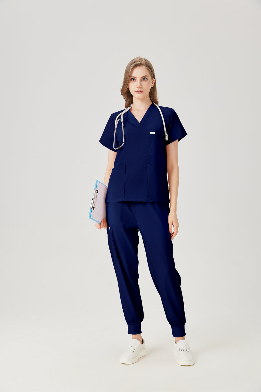 Bata quirúrgica azul marino de mujer con cuerpo completo