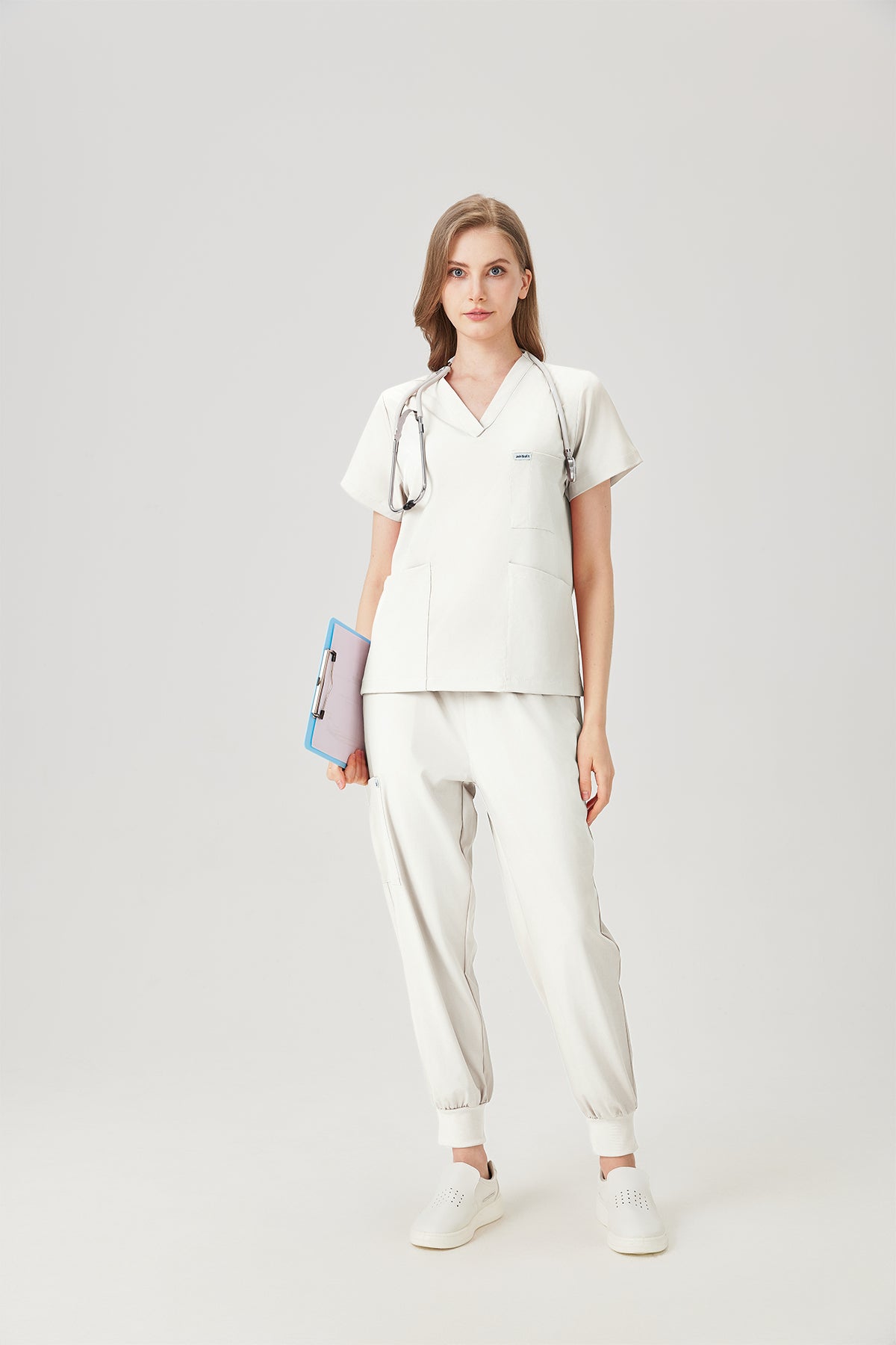 Uniforme médico quirúrgico blanco de mujer, imagen de modelo