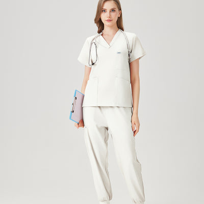 Uniforme médico quirúrgico blanco de mujer, imagen de modelo