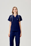 Bata quirúrgica azul marino para mujer, vista frontal