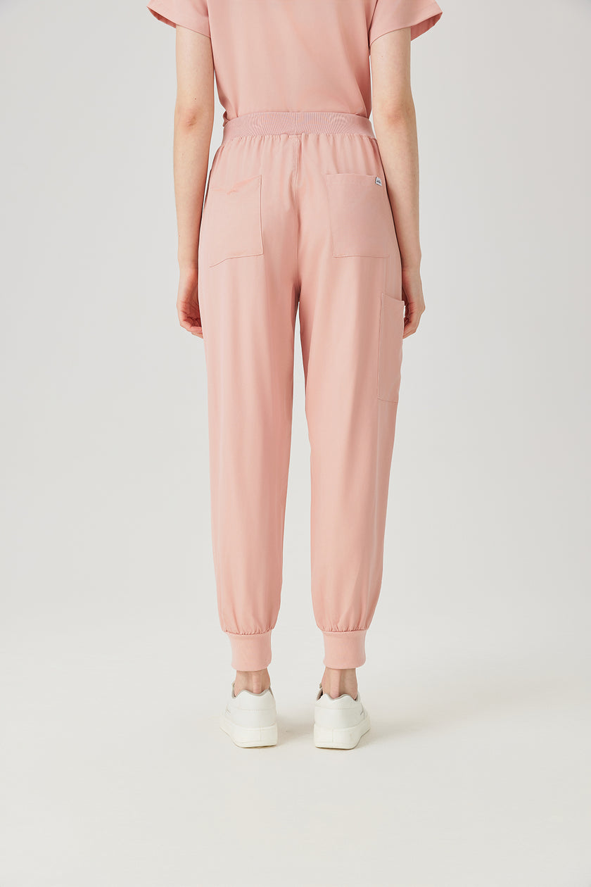 Bata quirúrgica rosa para mujer JelriSoFit®, vista posterior del pantalón