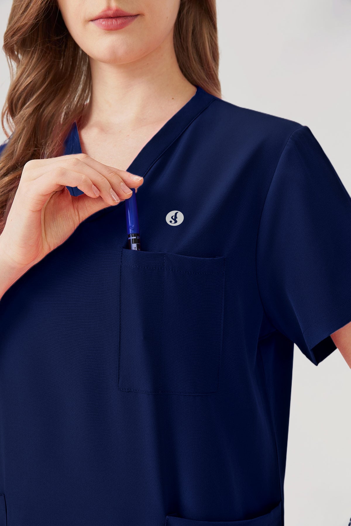 Bata quirúrgica azul marino JelriSoFit® para mujer con bolsillo multifunción