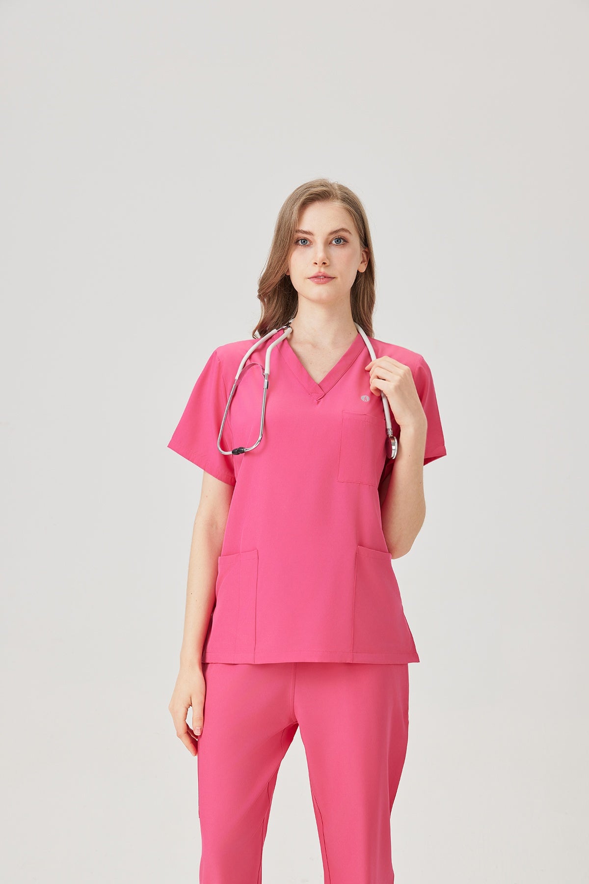 Uniforme médico morado de mujer, vista frontal