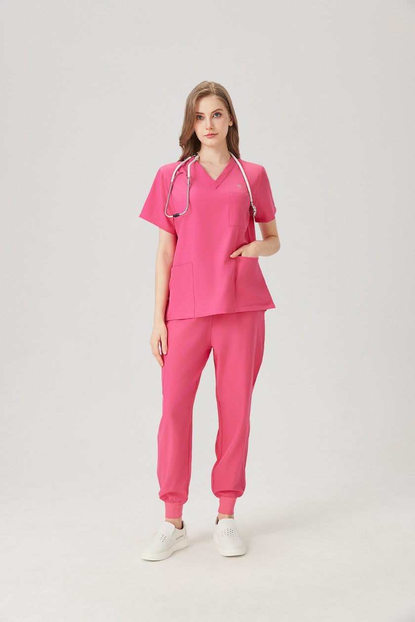 Uniforme médico morado de mujer, fotografía de cuerpo entero de la modelo