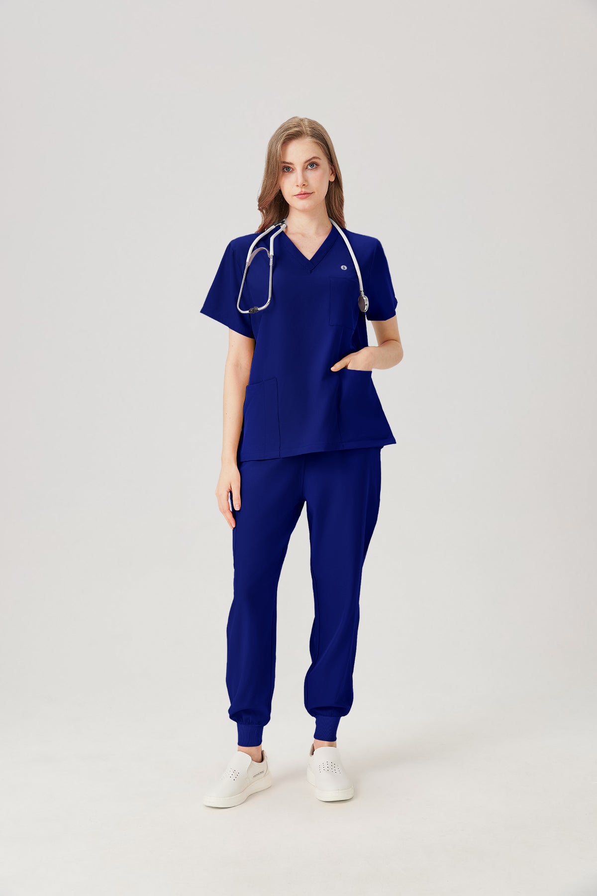 Uniforme médico femenino azul real, modelo con efecto de exhibición