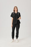 Camisón quirúrgico negro para mujer JelriSoFit® (modelo en la foto)