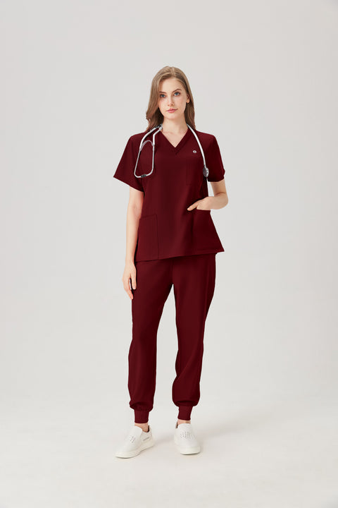 Pijama quirúrgico de mujer color vino tinto, modelo de exhibición