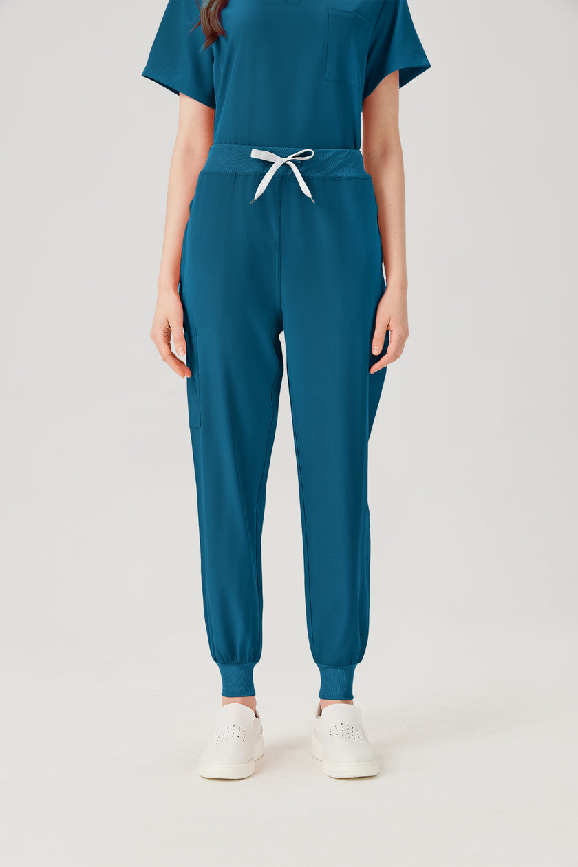 Vista frontal del pantalón de bata quirúrgica de mujer