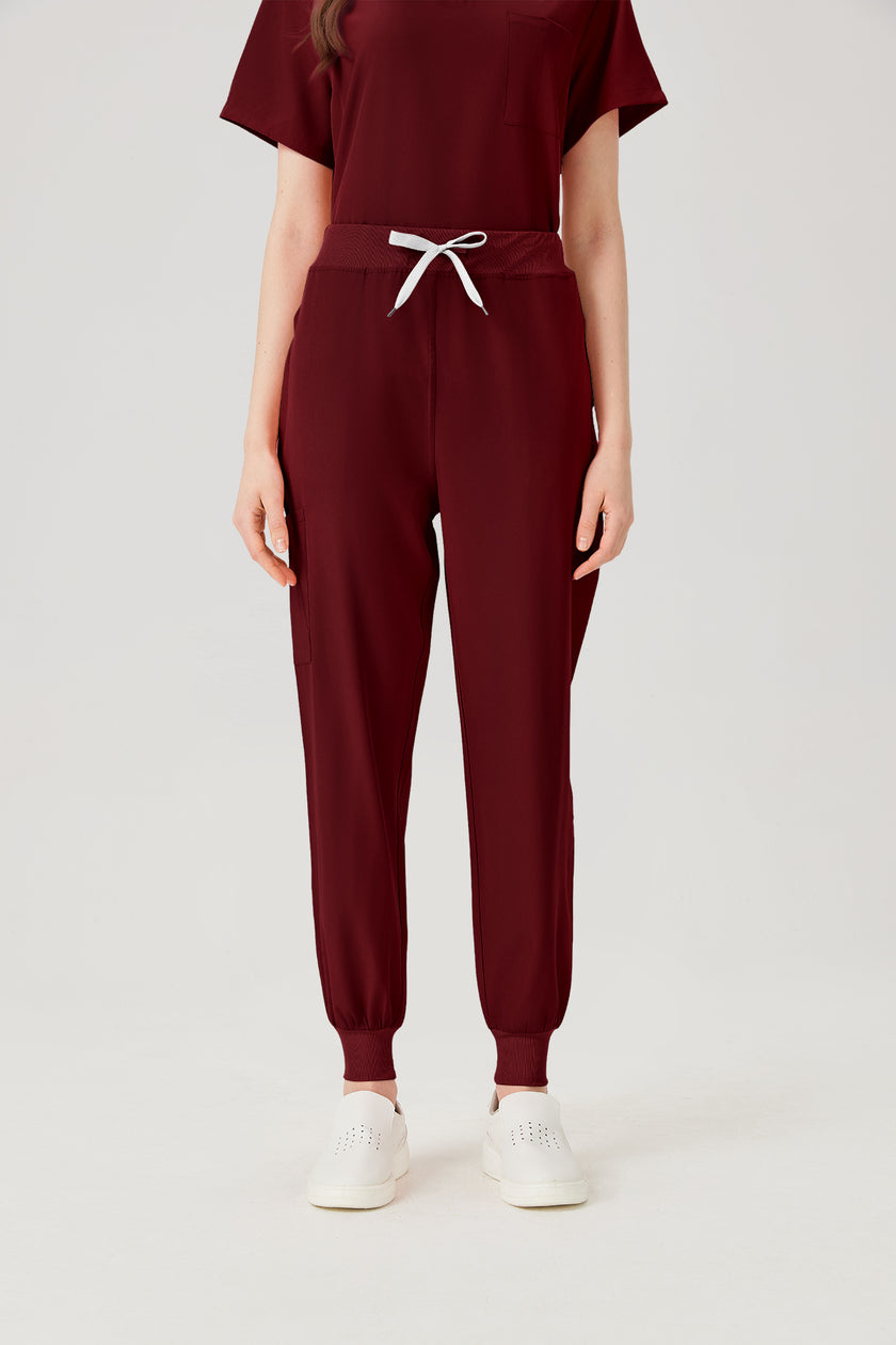 Bata quirúrgica burdeos para mujer, vista frontal del pantalón