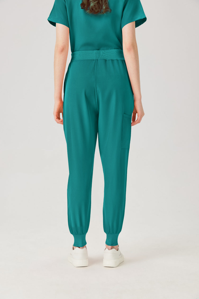 Uniforme médico de mujer verde esmeralda, vista posterior del pantalón.