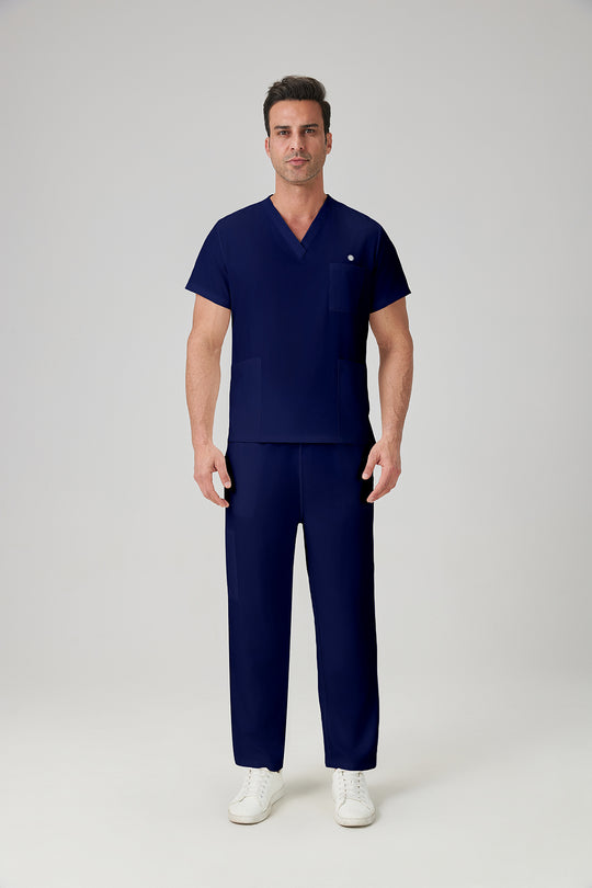 Bata quirúrgica azul marino JelriSoFit® para hombre (vista frontal del modelo)