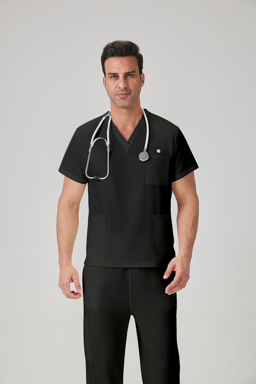 Bata quirúrgica negra para hombre JelriSoFit®, modelo que muestra la vista frontal