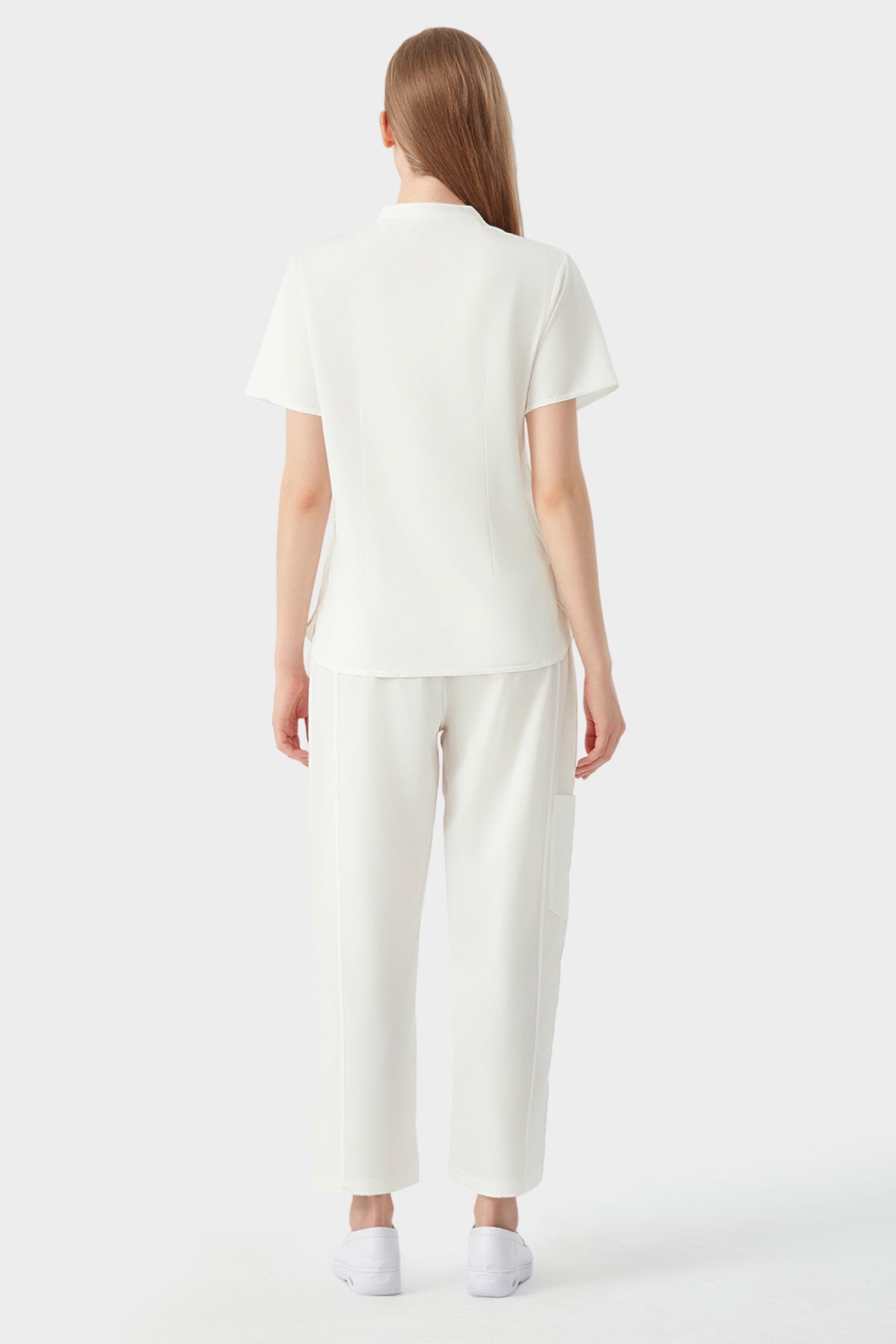 Uniforme médico blanco femenino, vista posterior