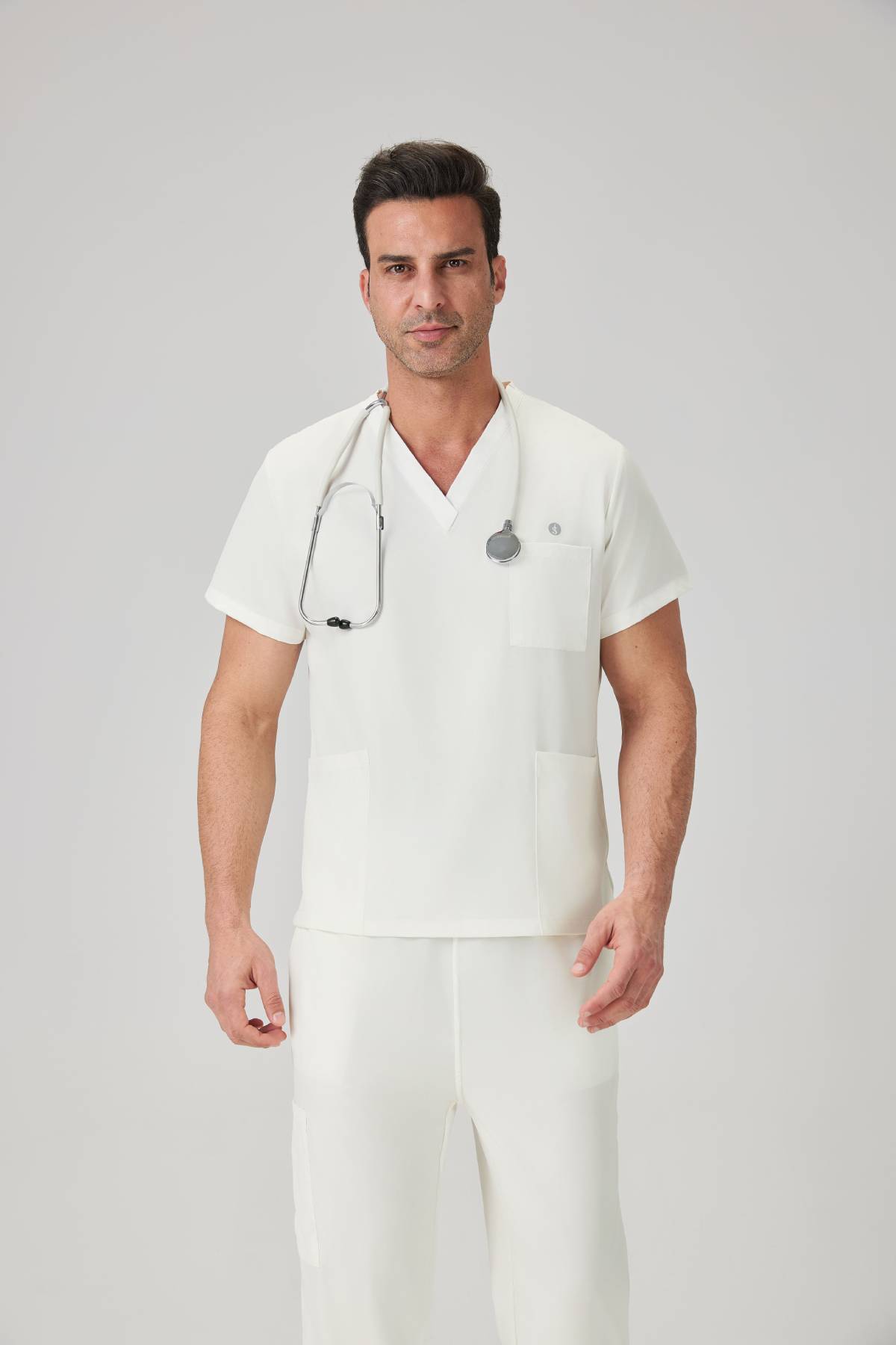 Bata quirúrgica JelriSoFit® para hombre - Crema, imagen del modelo
