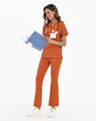 JelriSoFit FlowForm Uniformes de Trabajo 2 Piezas – Mujer Mocha, comodidad tipo activewear y ajuste estructurado