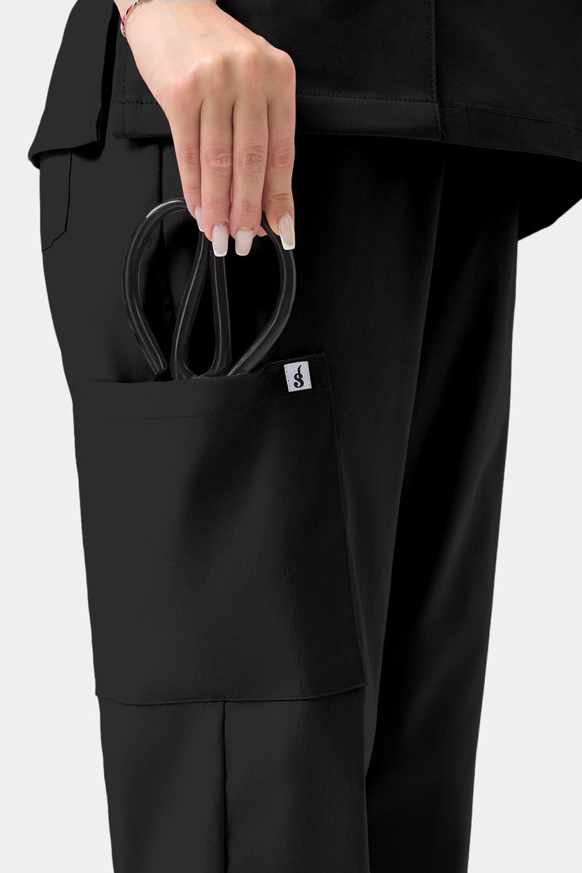 JelriSoFit Free Uniformes Quirúrgicos – Mujer Negro, Aberturas laterales