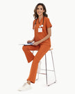 JelriSoFit FlowForm Uniformes de Trabajo 2 Piezas – Mujer Mocha, comodidad tipo activewear y ajuste estructurado