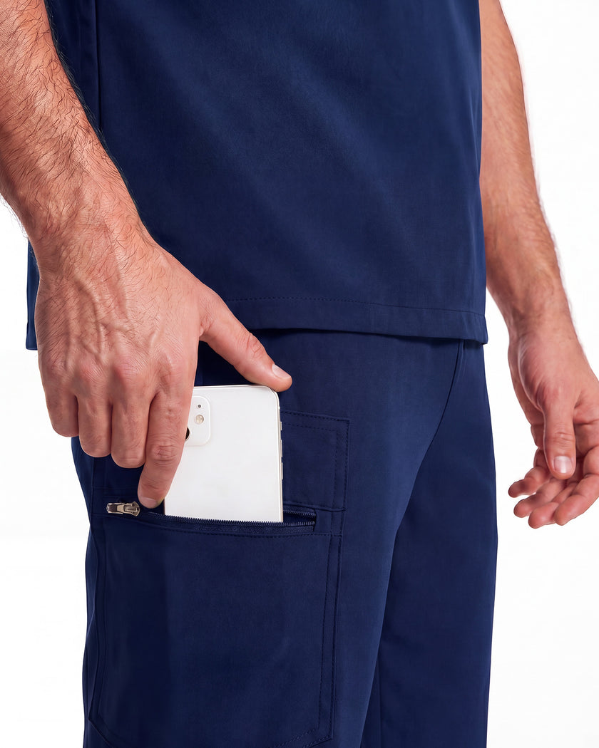 JelriSoFit Free Uniformes Médicos – Hombres Azul Marino, mantiene una apariencia ordenada