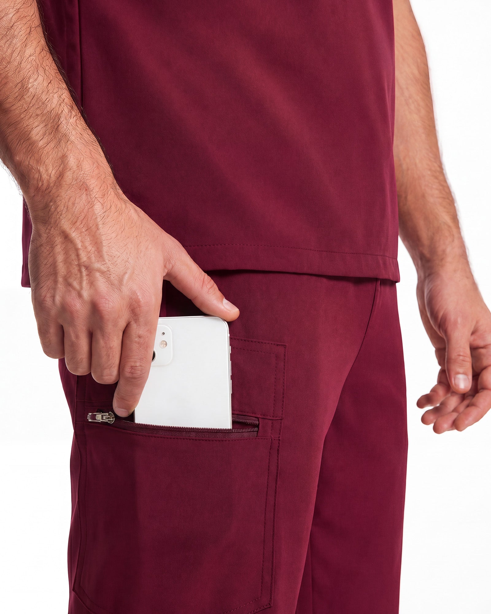 JelriSoFit Free Uniformes Quirúrgicos – Hombres Vino, Bolsillos amplios