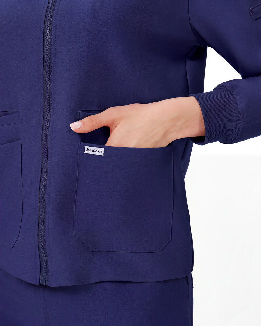Bolsillo con etiqueta JelriSoFit de chaqueta azul marino