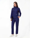 Uniforme médico azul marino profesional con estetoscopio