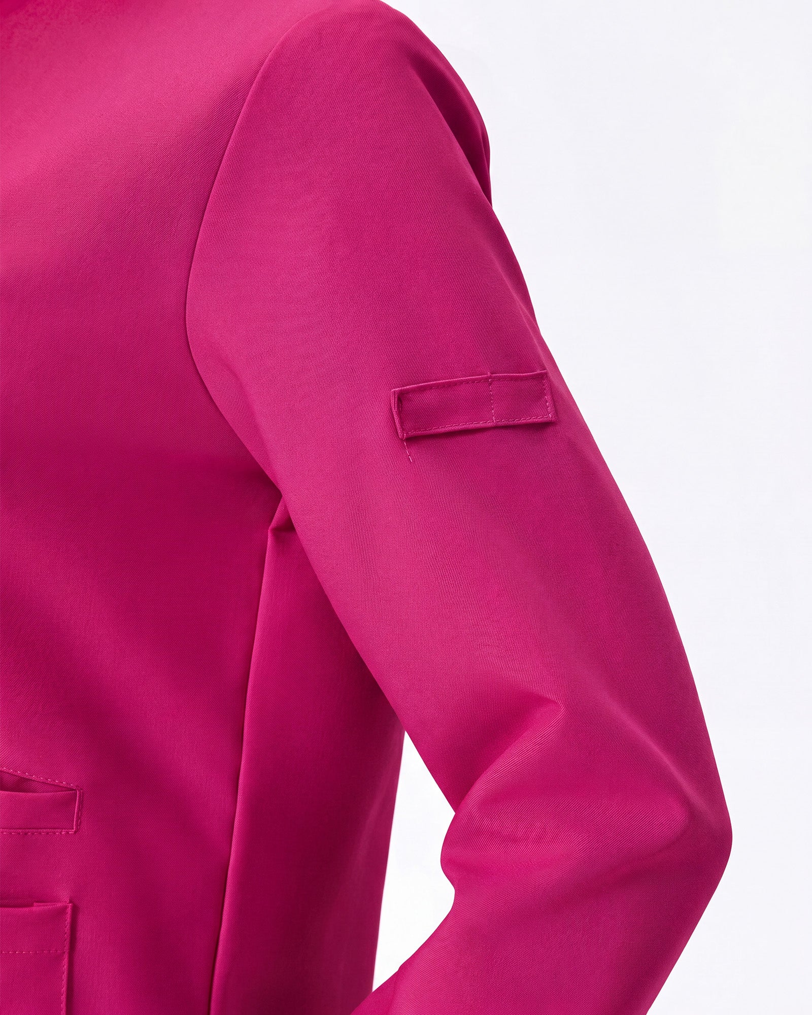 Detalle etiqueta manga de la chaqueta bugambilia