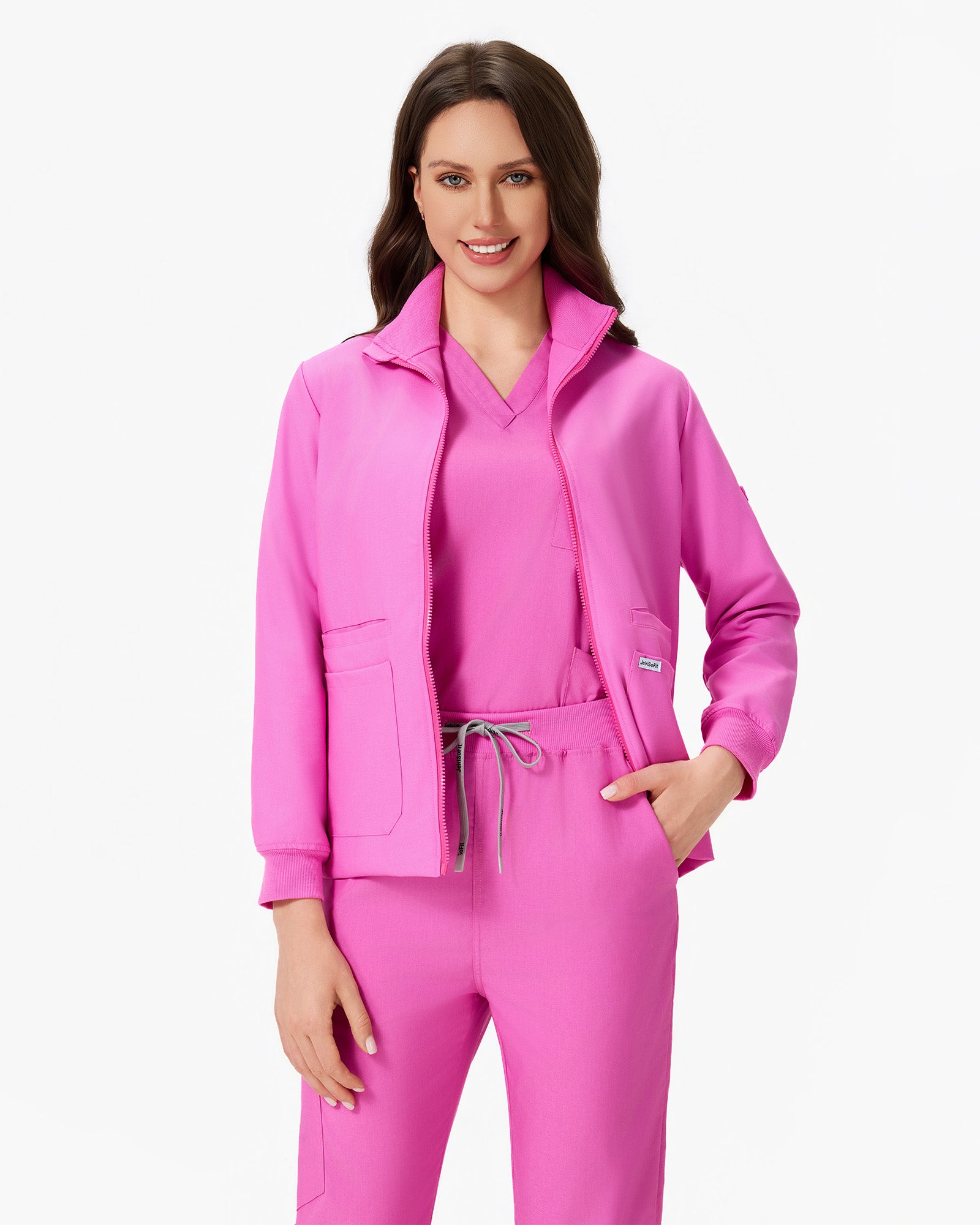 Chaqueta rosa baya medio abierta sobre top interior