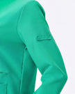 Detalle etiqueta manga de la chaqueta sea mist