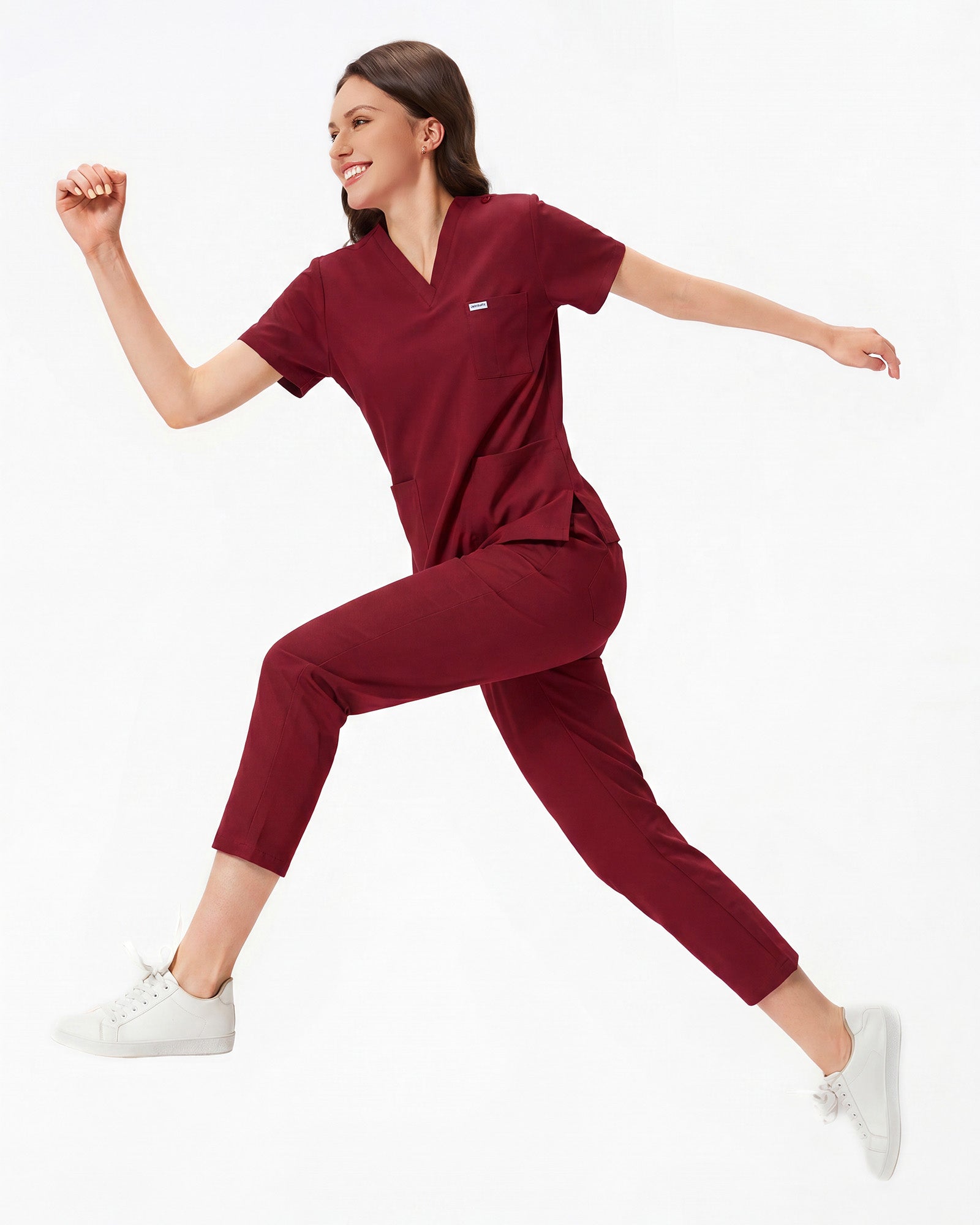 Top manga corta vino con pantalones en movimiento