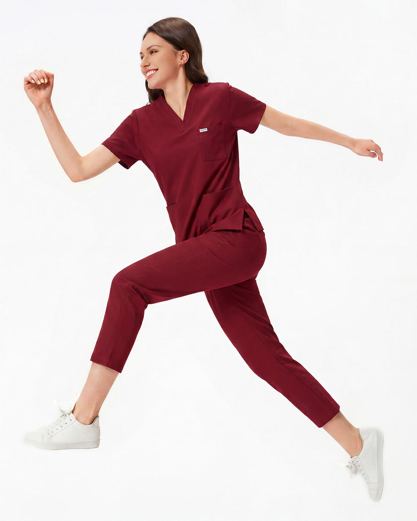 Top manga corta vino con pantalones en movimiento