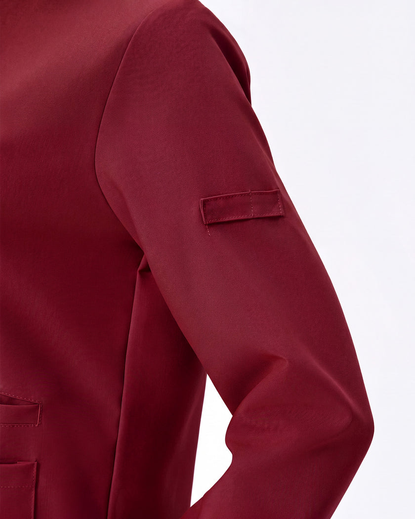 Detalle etiqueta manga de la chaqueta vino