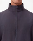 JelriSoFit set quirúrgico de 3 piezas para hombre Gris Carbón, detalle del cuello de la chaqueta