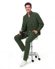 JelriSoFit set quirúrgico de 3 piezas para hombre Verde Musgo, modelo sentado